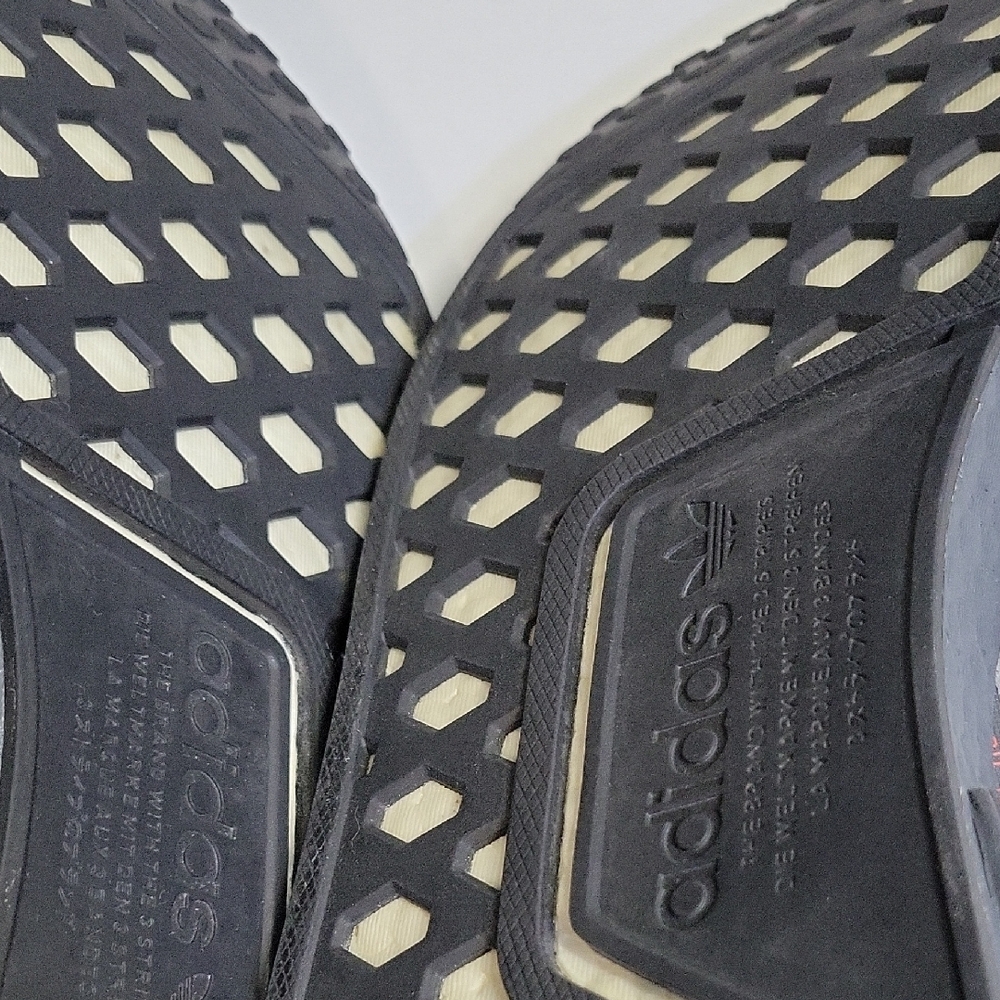 Mens 11.5 Adidas Men's NMD R1 Spectoo 'Speedlines' sneaker.  Excellent Cond. - Picture 8 of 9